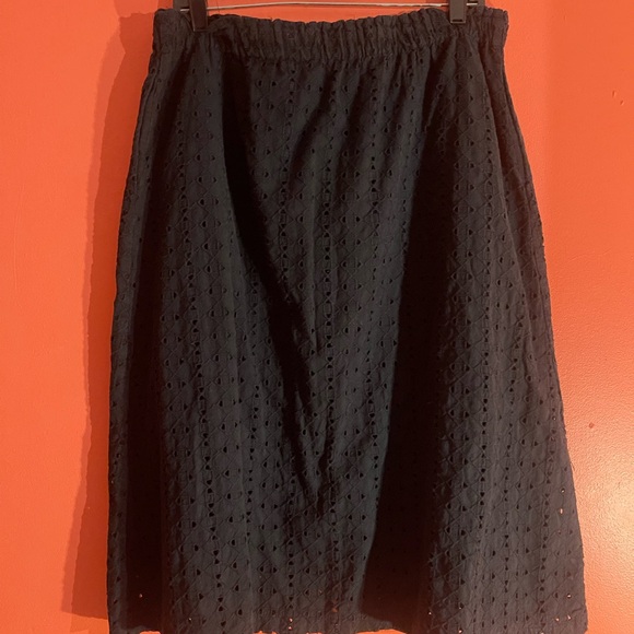 3/$15. Mossimo skirt L - Picture 3 of 6